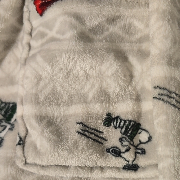 Peanuts Gray and Red Hooded Robe - Picture 5 of 7